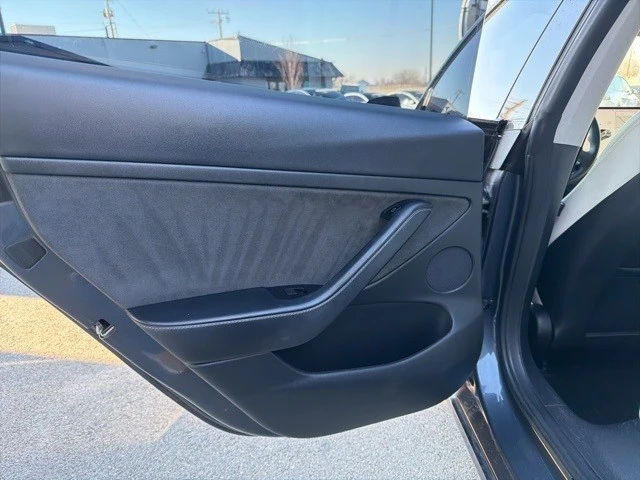 2022 Tesla Model 3 Performance - Image 13 of 21