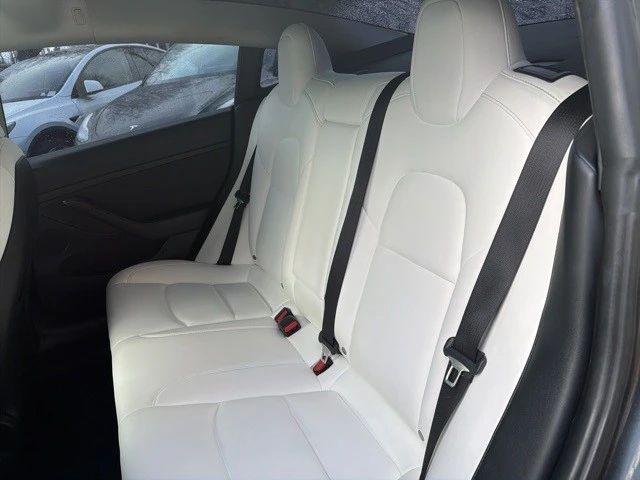 2022 Tesla Model 3 Performance - Image 16 of 21