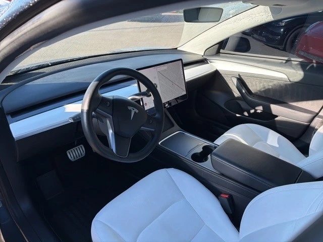 2022 Tesla Model 3 Performance - Image 11 of 21