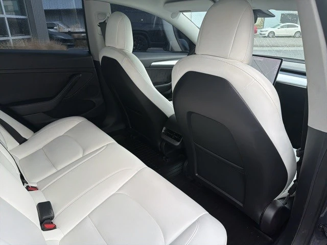 2022 Tesla Model 3 Performance - Image 19 of 21