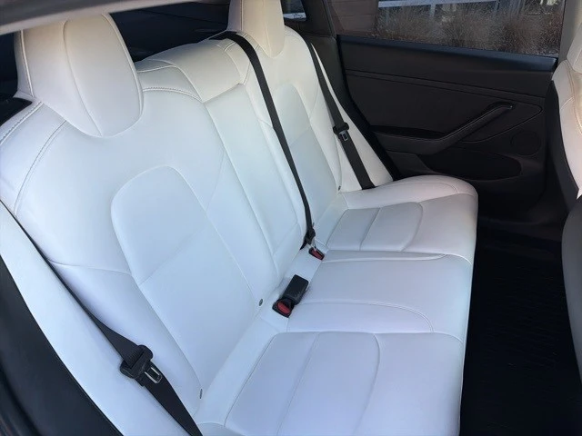 2022 Tesla Model 3 Performance - Image 19 of 21