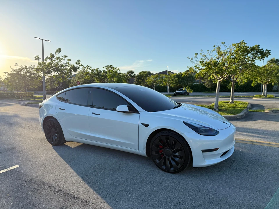 2022 Tesla Model 3 Performance - Image 12 of 31