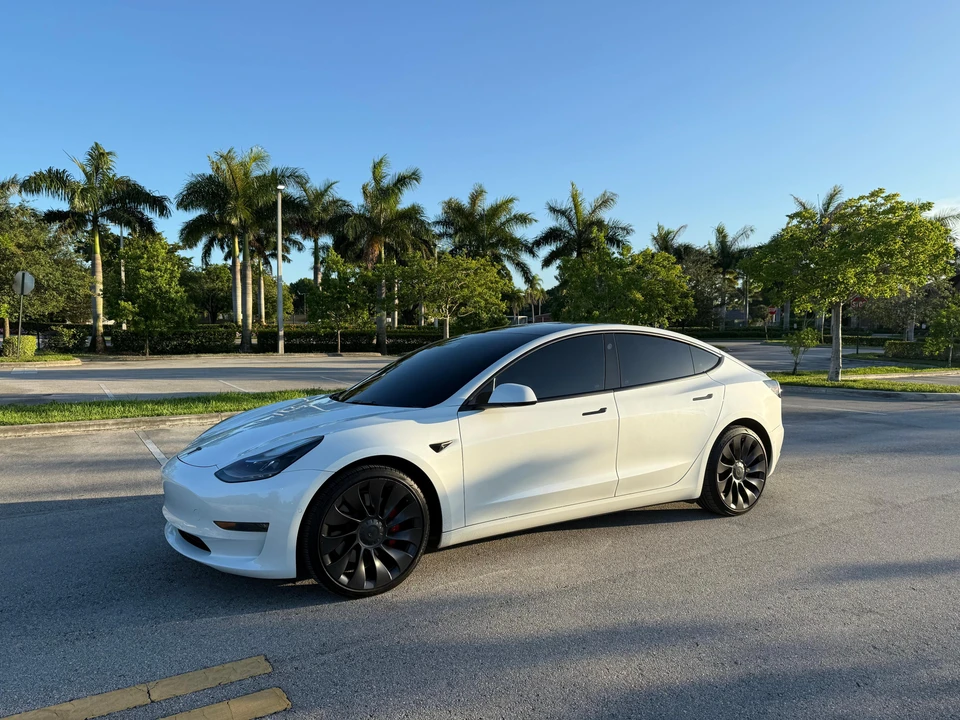 2022 Tesla Model 3 Performance - Image 8 of 31