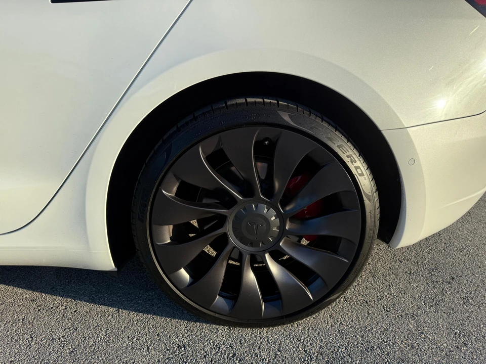 2022 Tesla Model 3 Performance - Image 17 of 31