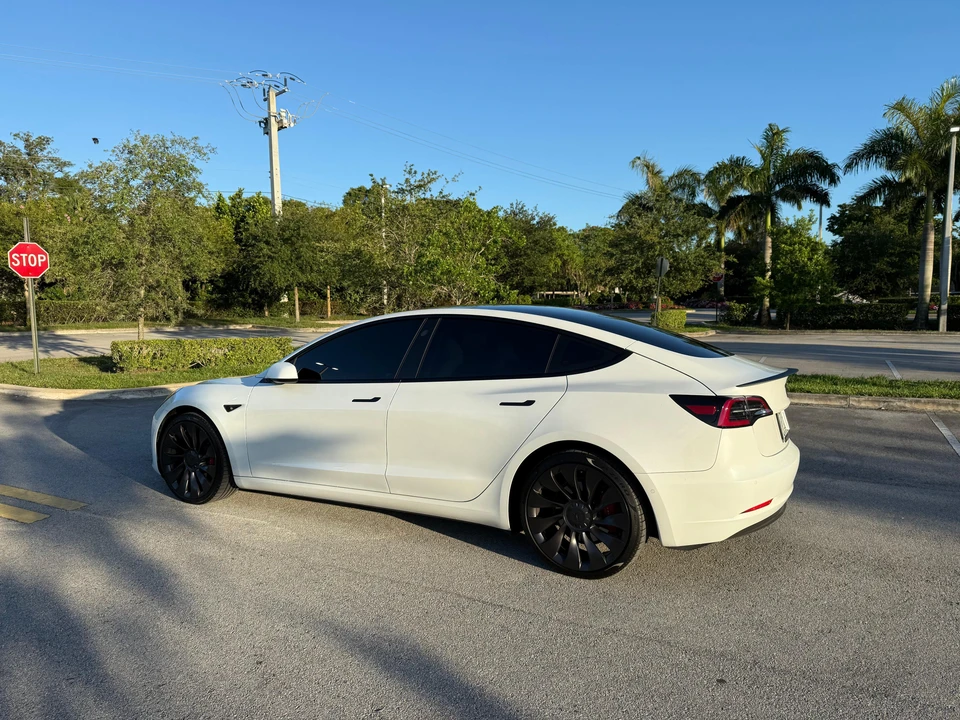 2022 Tesla Model 3 Performance - Image 9 of 31