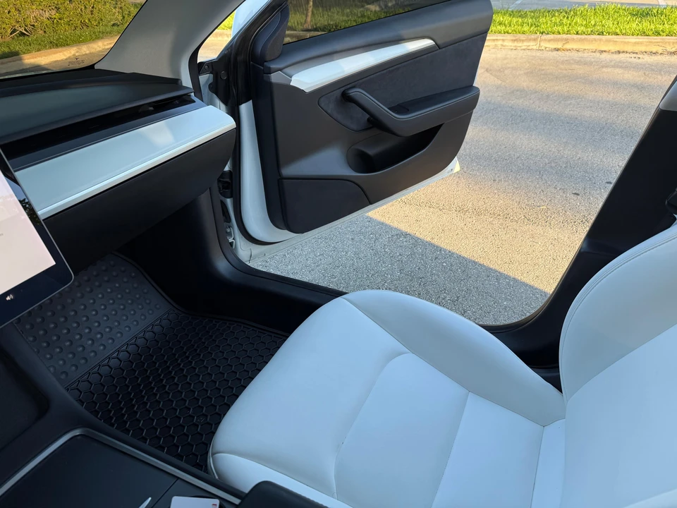 2022 Tesla Model 3 Performance - Image 29 of 31