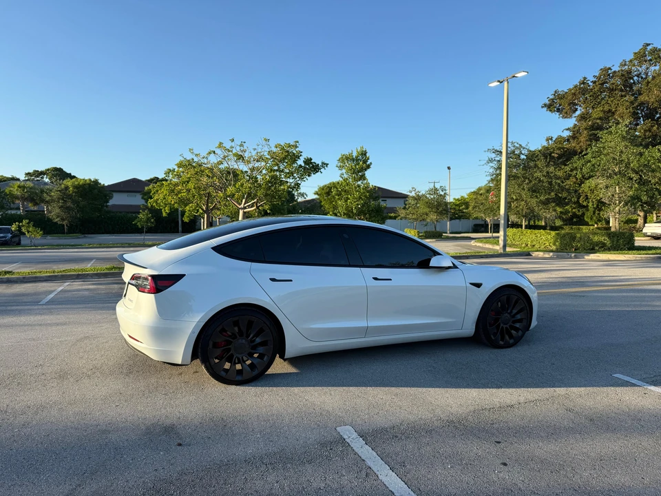 2022 Tesla Model 3 Performance - Image 11 of 31