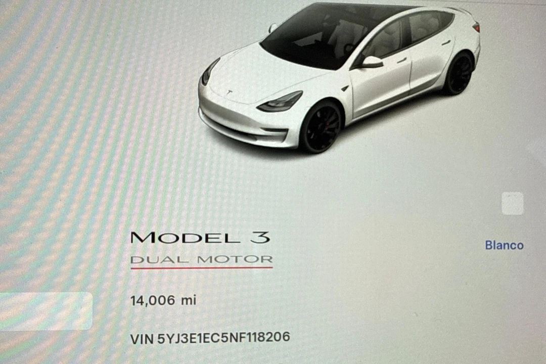 2022 Tesla Model 3 Performance - Image 28 of 31