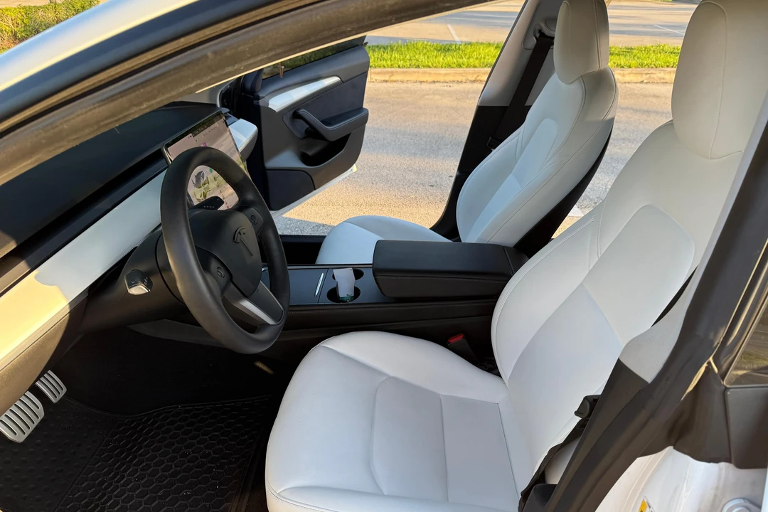 2022 Tesla Model 3 Performance - Image 26 of 31