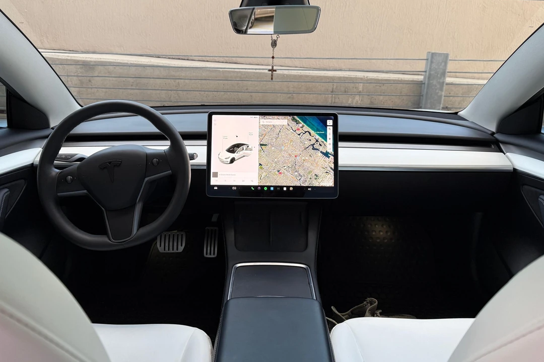 2022 Tesla Model 3 Performance - Image 25 of 31