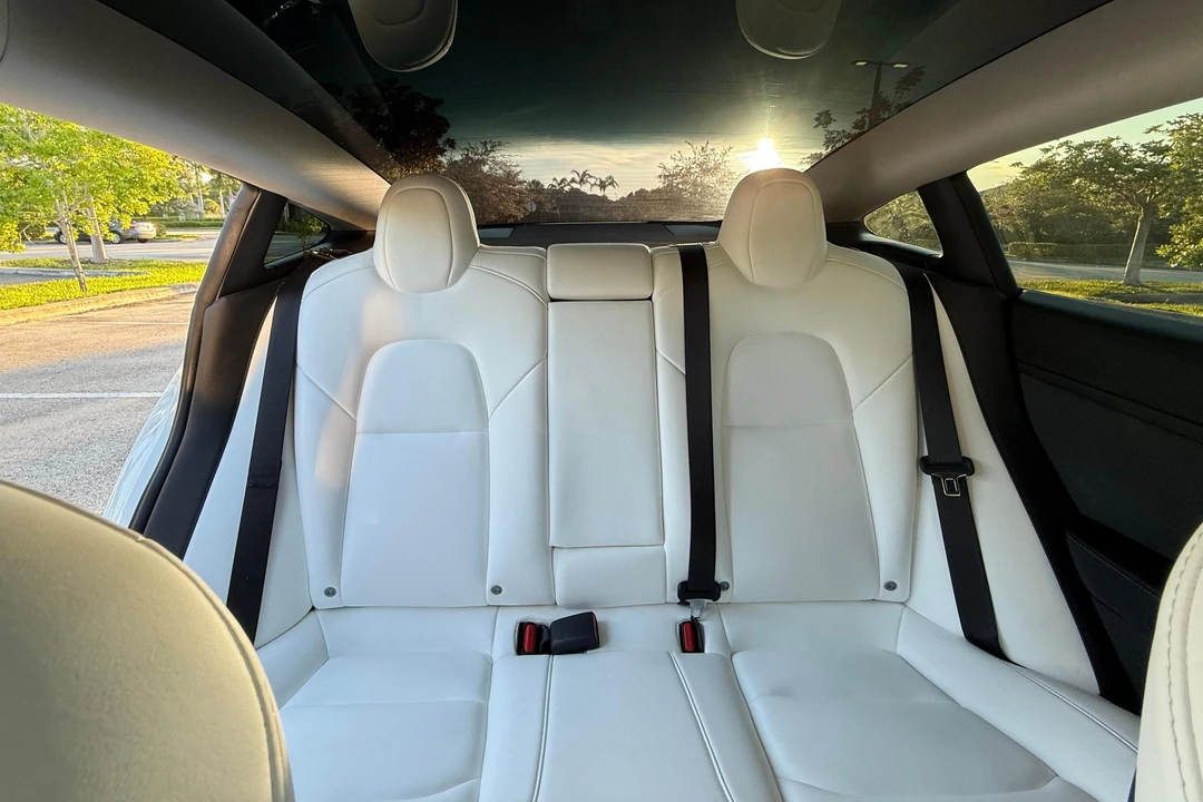 2022 Tesla Model 3 Performance - Image 27 of 31