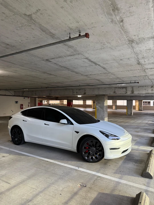 2022 Tesla Model 3 Performance - Image 13 of 31