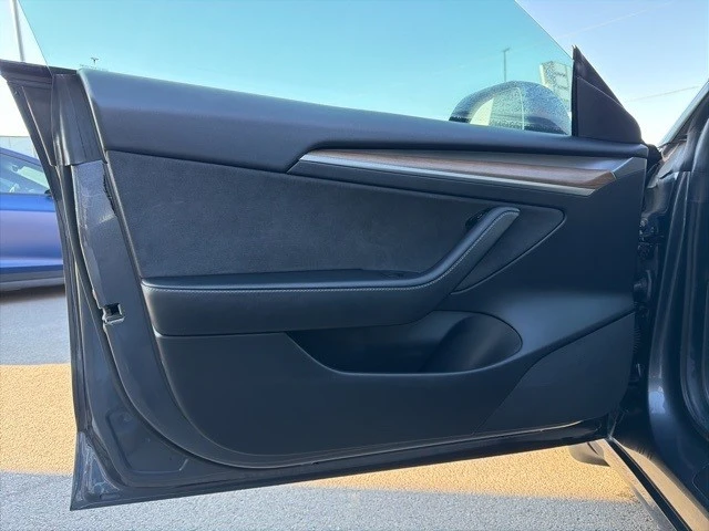 2022 Tesla Model 3 Performance - Image 11 of 21