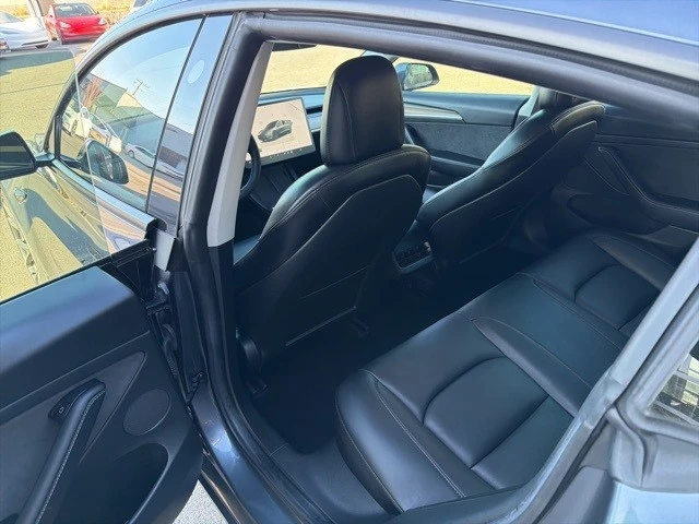 2022 Tesla Model 3 Performance - Image 16 of 21