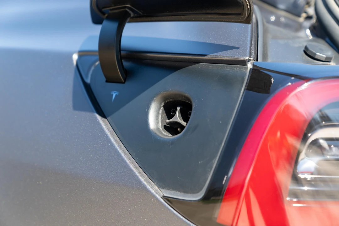 2022 Tesla Model 3 Performance - Image 21 of 31