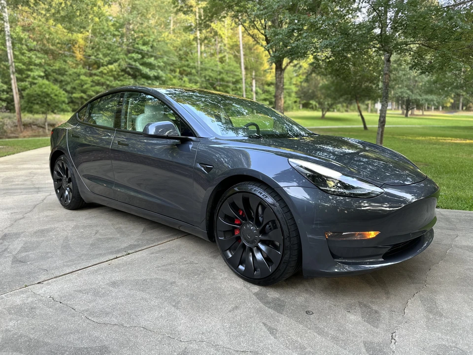 2022 Tesla Model 3 Performance - Image 9 of 31