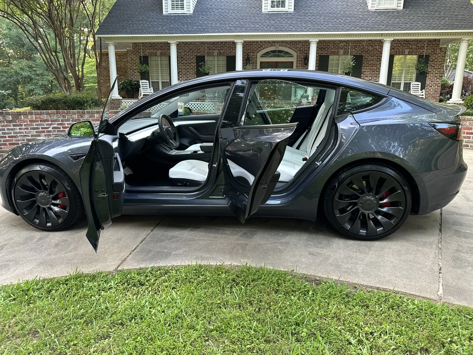 2022 Tesla Model 3 Performance - Image 10 of 31