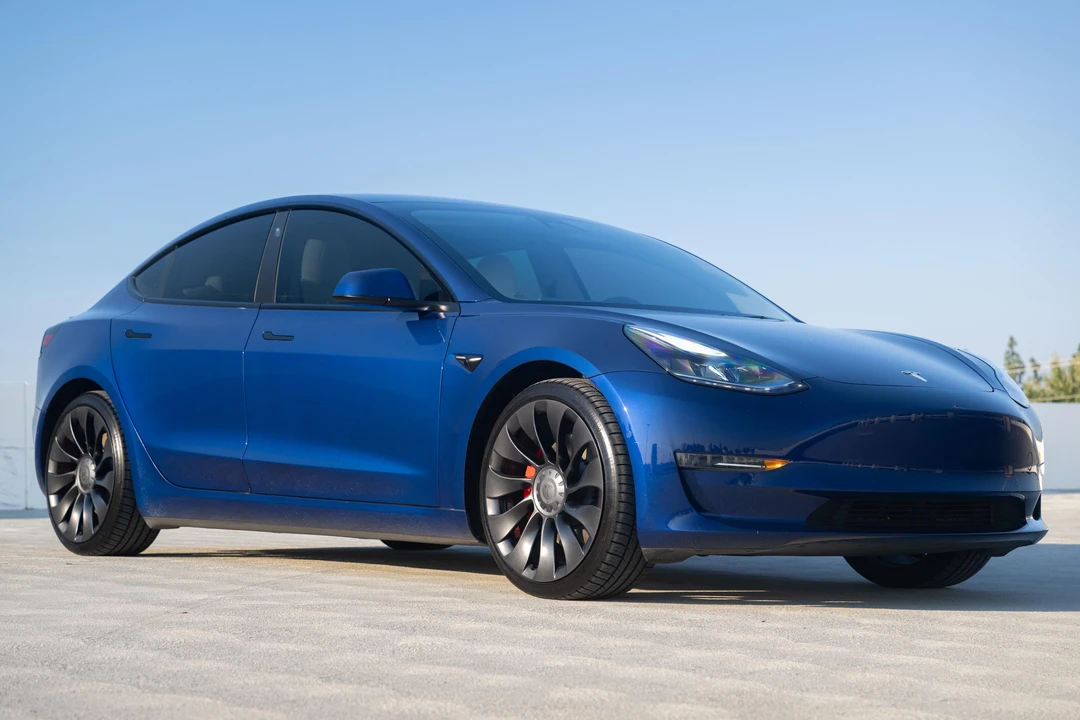 2022 Tesla Model 3 Performance - Image 13 of 31