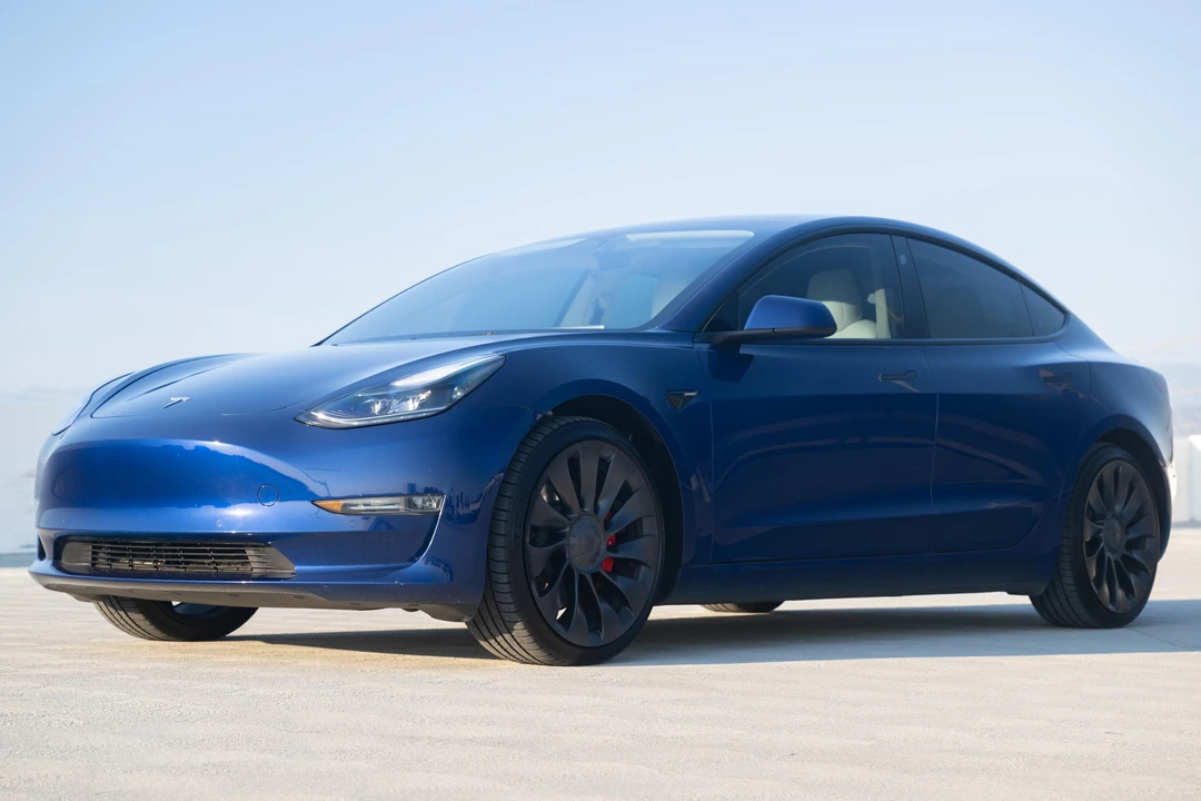 2022 Tesla Model 3 Performance - Image 8 of 31