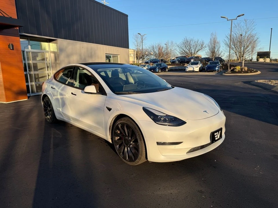 2022 Tesla Model 3 Performance - Image 2 of 14