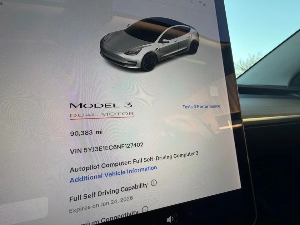 2022 Tesla Model 3 Performance - Image 14 of 14