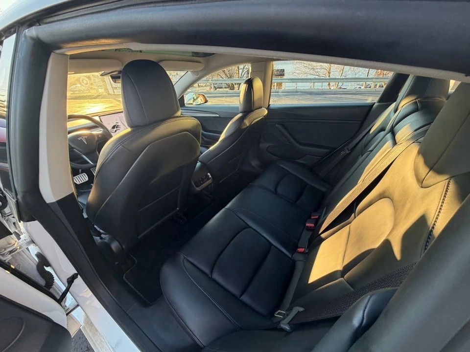 2022 Tesla Model 3 Performance - Image 9 of 14