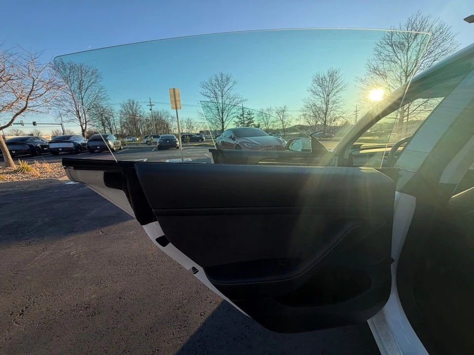 2022 Tesla Model 3 Performance - Image 8 of 14