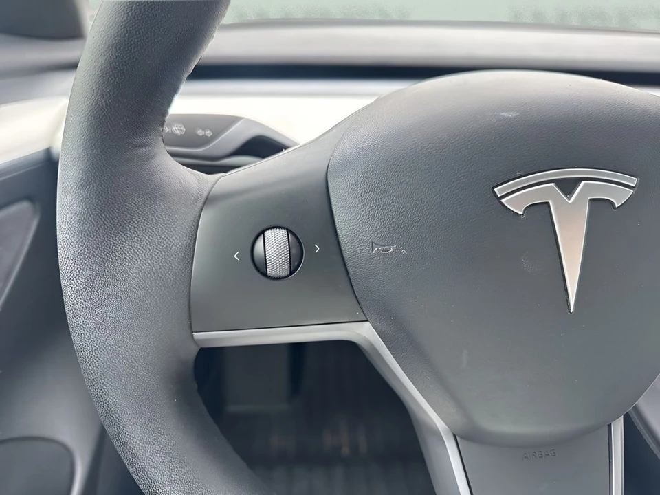 2022 Tesla Model 3 Performance - Image 15 of 21