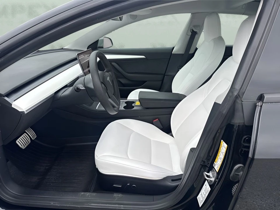 2022 Tesla Model 3 Performance - Image 9 of 21