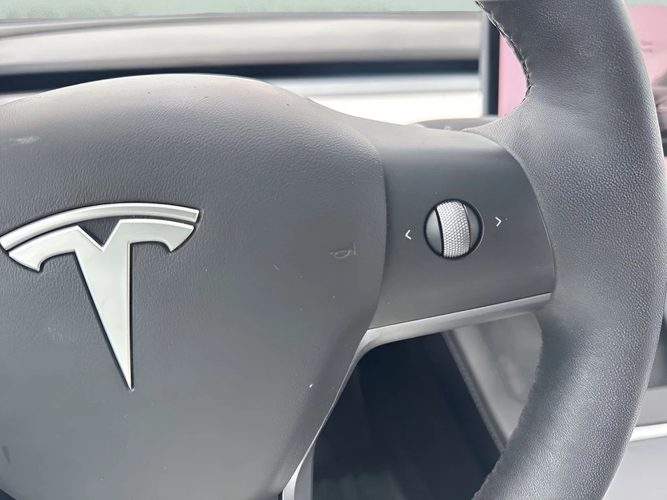 2022 Tesla Model 3 Performance - Image 16 of 21