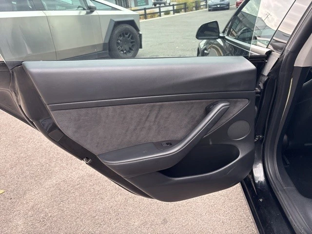 2022 Tesla Model 3 Performance - Image 16 of 21