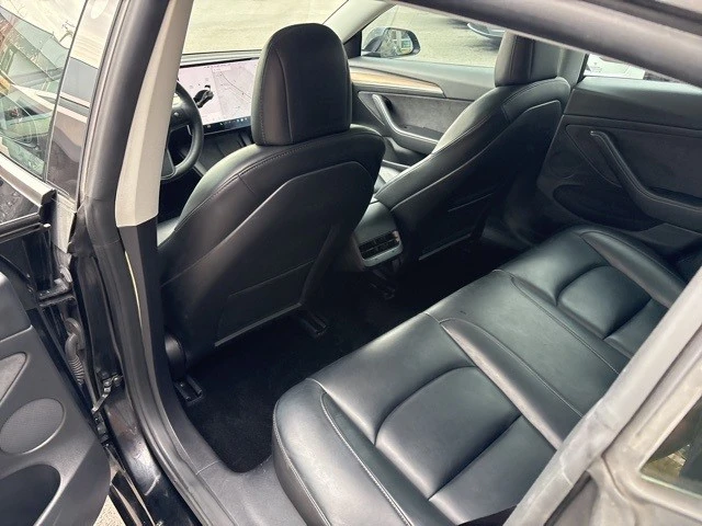2022 Tesla Model 3 Performance - Image 18 of 21