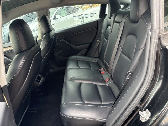 2022 Tesla Model 3 Performance - Image 17 of 21