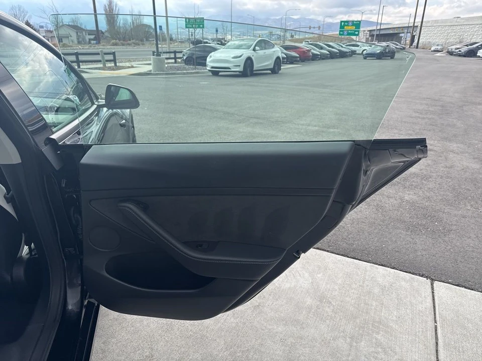 2022 Tesla Model 3 Performance - Image 18 of 21