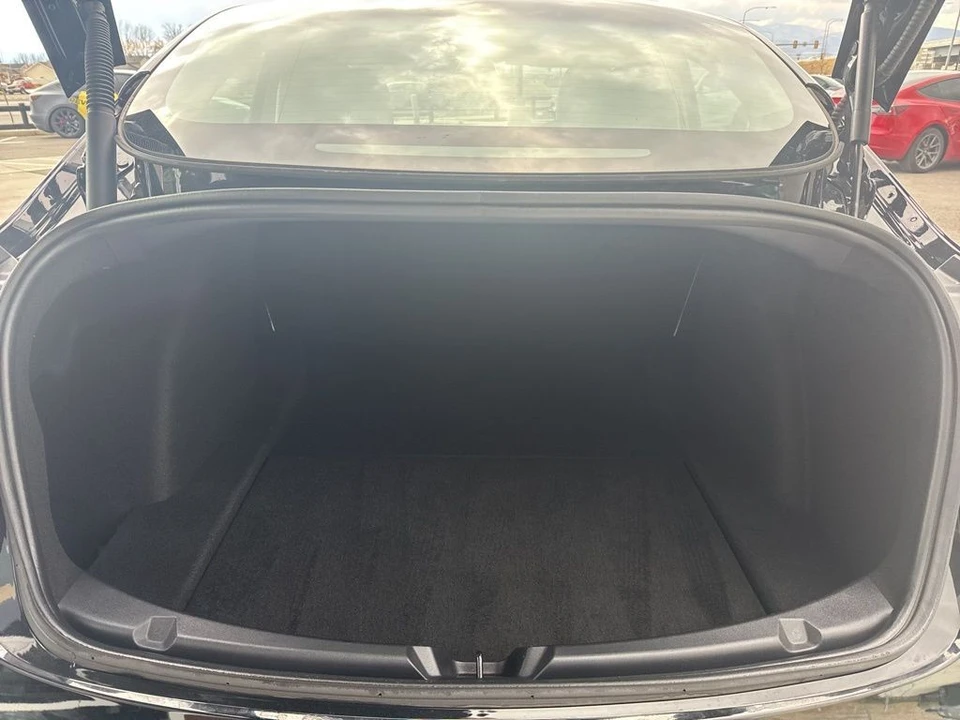 2022 Tesla Model 3 Performance - Image 17 of 21