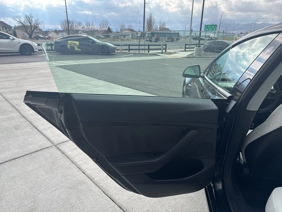 2022 Tesla Model 3 Performance - Image 14 of 21