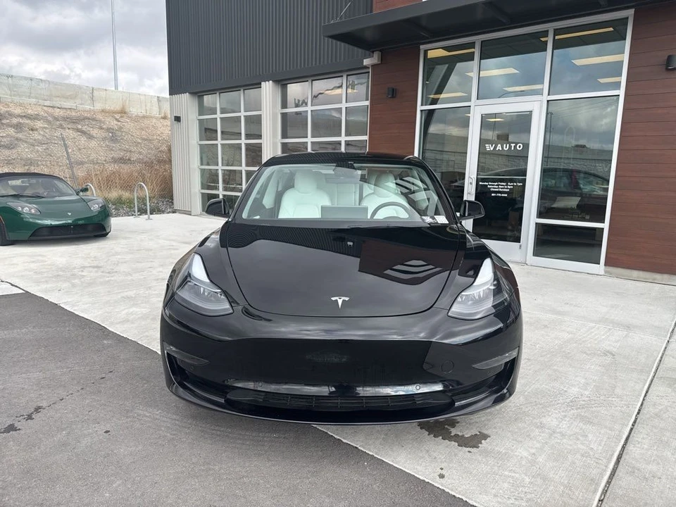 2022 Tesla Model 3 Performance - Image 3 of 21