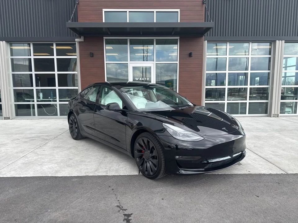 2022 Tesla Model 3 Performance - Image 2 of 21