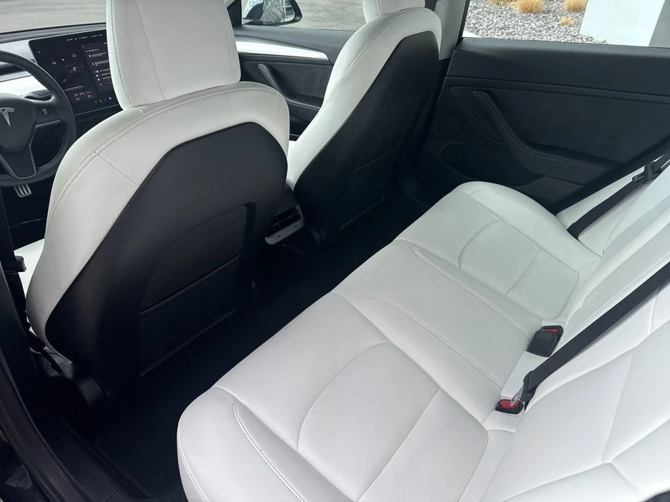 2022 Tesla Model 3 Performance - Image 15 of 21
