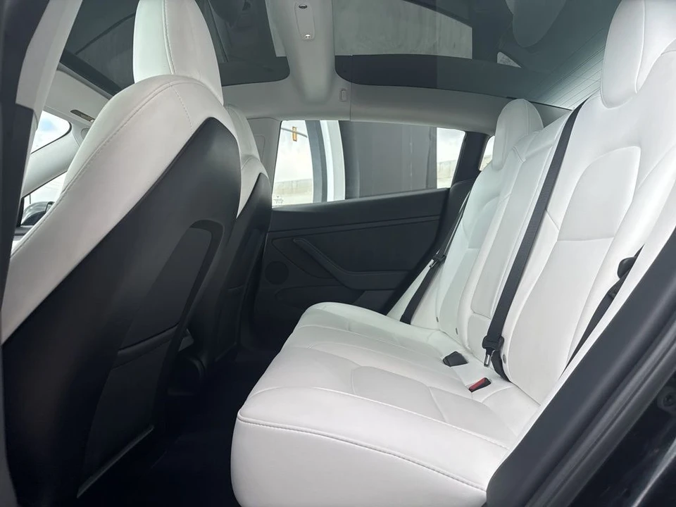 2022 Tesla Model 3 Performance - Image 16 of 21