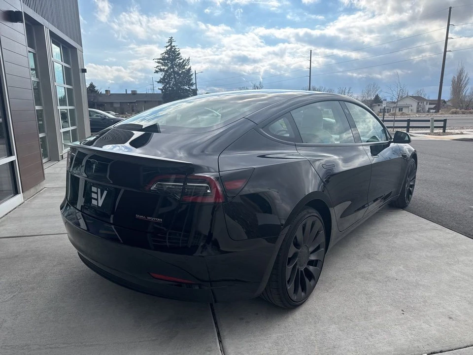 2022 Tesla Model 3 Performance - Image 8 of 21