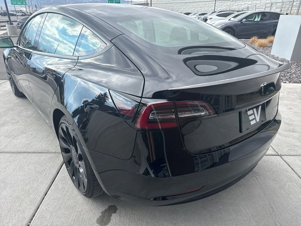 2022 Tesla Model 3 Performance - Image 6 of 21