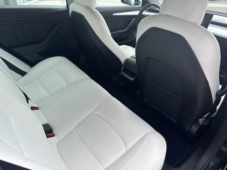 2022 Tesla Model 3 Performance - Image 19 of 21