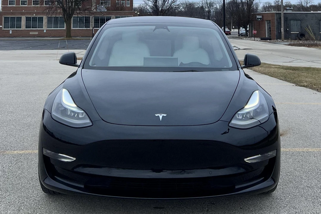 2022 Tesla Model 3 Performance - Image 2 of 31