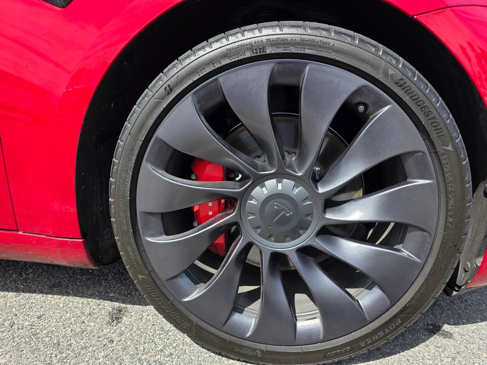 2022 Tesla Model 3 Performance - Image 25 of 31