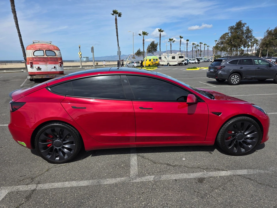 2022 Tesla Model 3 Performance - Image 8 of 31