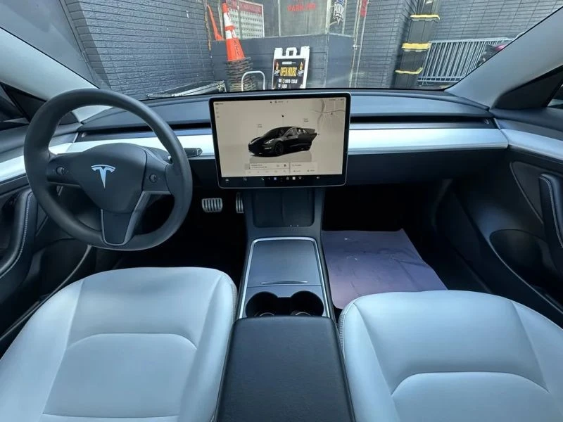 2022 Tesla Model 3 Performance - Image 9 of 12