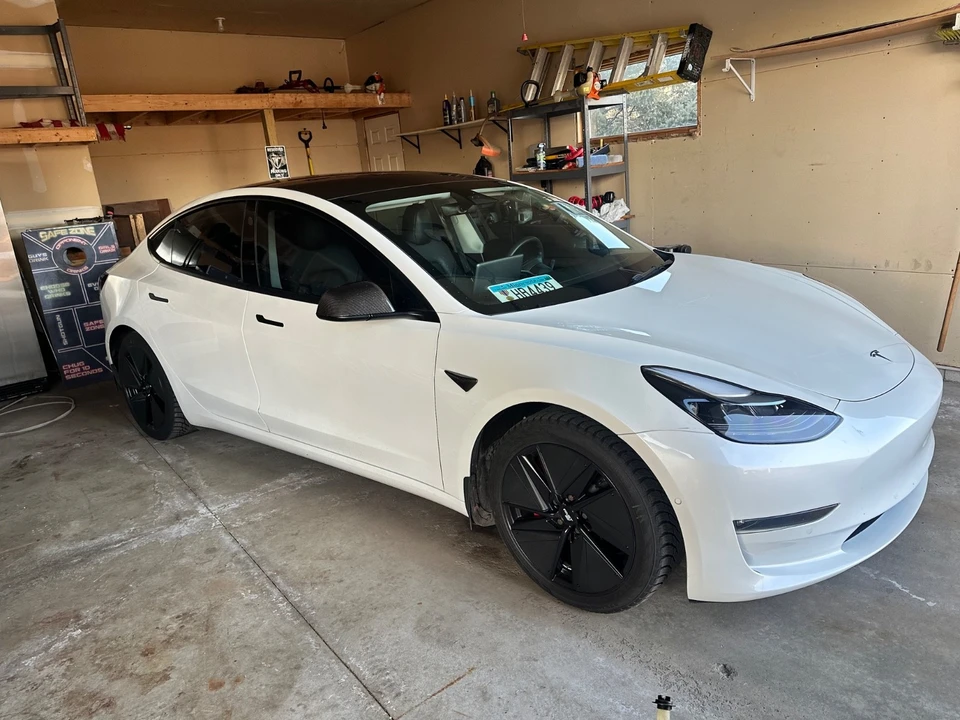 2022 Tesla Model 3 Performance - Image 9 of 11