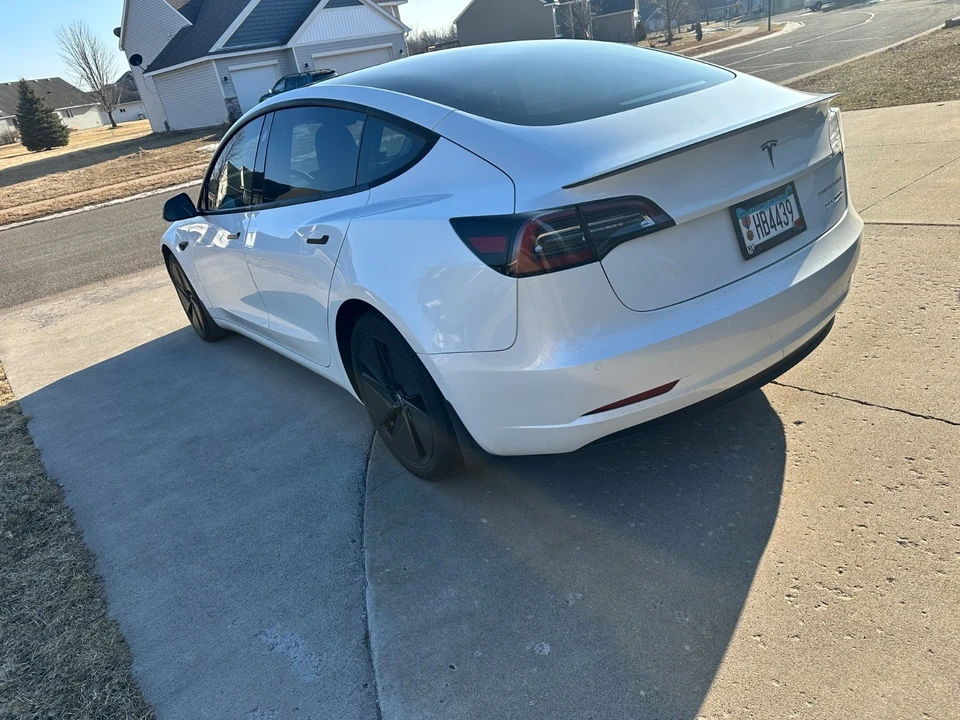 2022 Tesla Model 3 Performance - Image 5 of 11