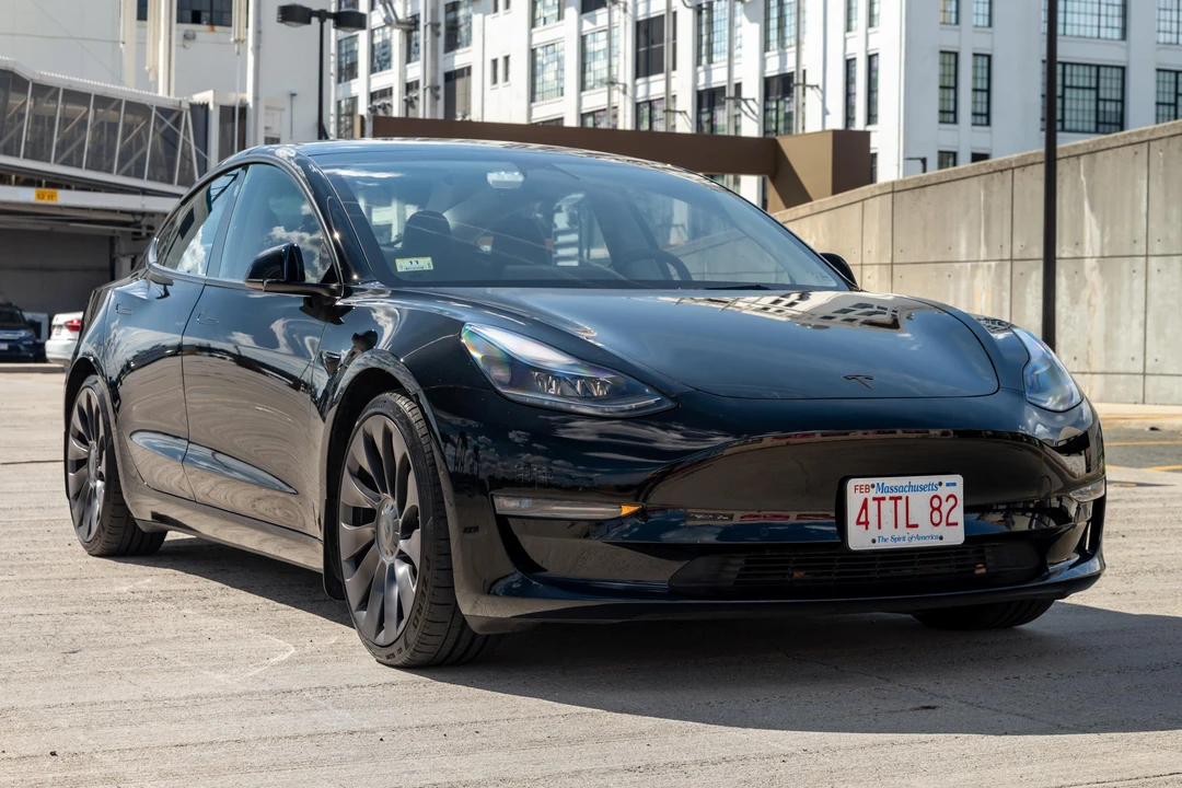 2022 Tesla Model 3 Performance - Image 8 of 31